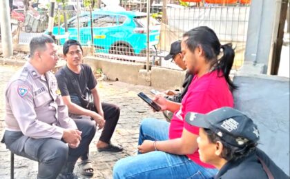 Bhabinkamtibmas Kayuringin Jaya Sambangi Warga, Ingatkan Waspada Curanmor dan Pencurian Rumah Kosong