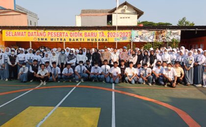 POLICE GOES TO SCHOOL, WAKAPOLSEK JATIASIH JADI PEMBINA UPACARA DAN BACAKAN MAKLUMAT KAPOLRES METRO BEKASI KOTA