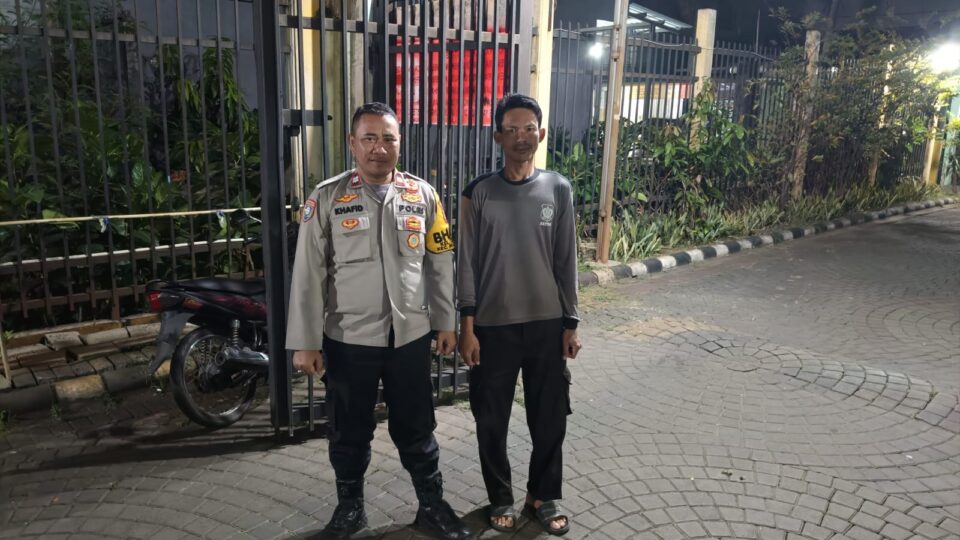 Bhabinkamtibmas Polsek Bantargebang Sambang dan Himbau Keamanan di Perumahan Bekasi Timur Regency