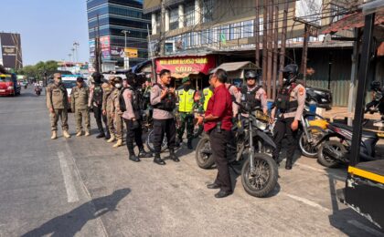 Tingkatkan Keamanan Kawasan Publik, Tim 2 Presisi Sosialisasi Layanan Adat Cepat di Terminal Bekasi
