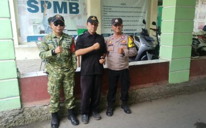 Sinergitas TNI-Polri Polsek Medan Satria Patroli dan Sambang di Kelurahan Kalibaru