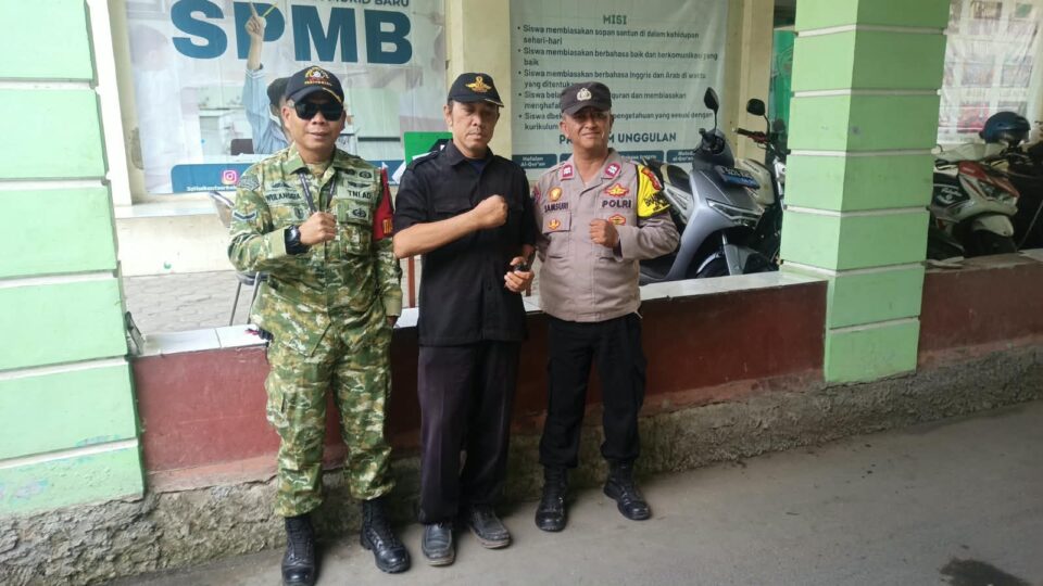 Sinergitas TNI-Polri Polsek Medan Satria Patroli dan Sambang di Kelurahan Kalibaru