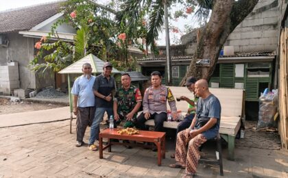 JAGA JAKARTA ON THE SPOT BHABINKAMTIBMAS HADIRI UNDANGAN SERAP ASPIRASI WARGA, BAHAS PENGELOLAAN SAMPAH YANG SERING TERLAMBAT