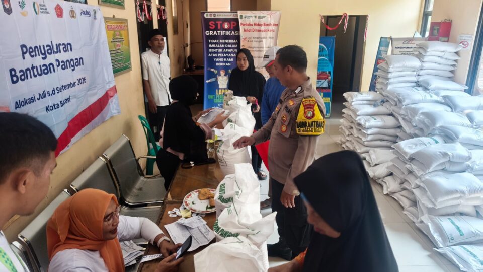 Kemitraan Lengkap 3 Pilar Jatimelati Sukseskan Pendistribusian Bantuan Pangan 1.120 Warga