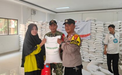 Sinergi 3 Pilar Kalibaru Pantau Penyaluran Beras Bantuan Pangan Bagi 2.234 KPM
