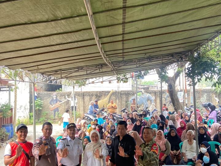 Bhabinkamtibmas Cimuning Monitoring Tracking TB Terintegrasi dan Cek Kesehatan Gratis