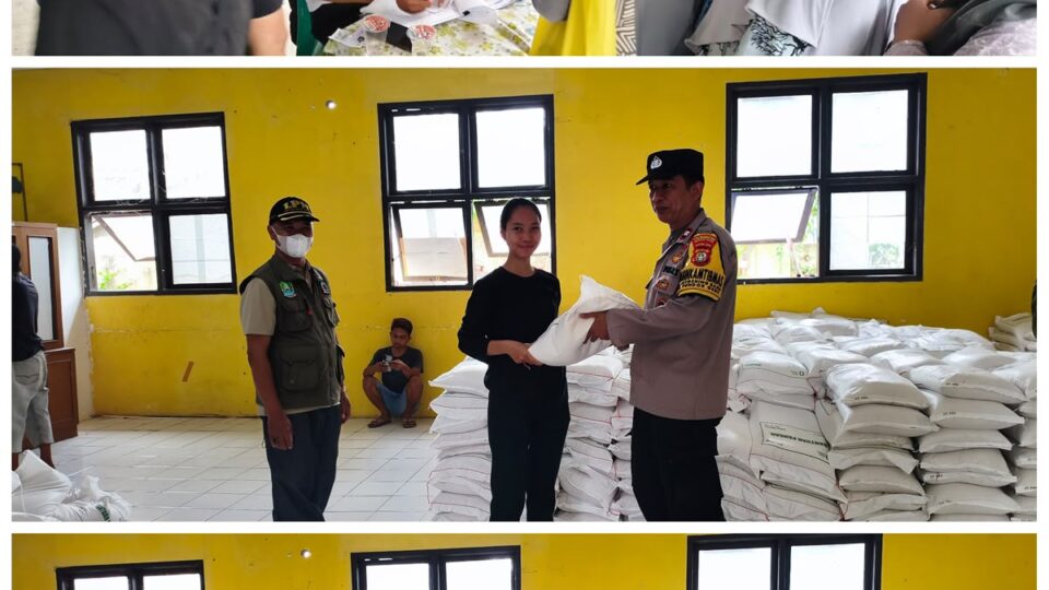 Polsek Pondokgede Amankan Penyaluran Bantuan Beras Bulog 10 Kg di Kelurahan Jatibening Baru