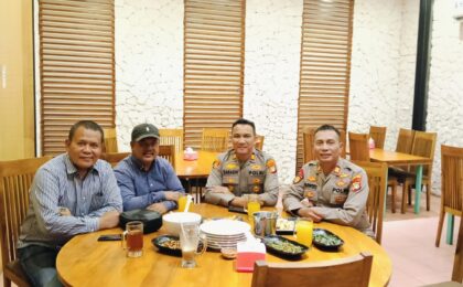 Jaga Jakarta On The Spot : Kapolsek Bekasi Barat Sambangi Tokoh Masyarakat, Perkuat Sinergi Jaga Kamtibmas