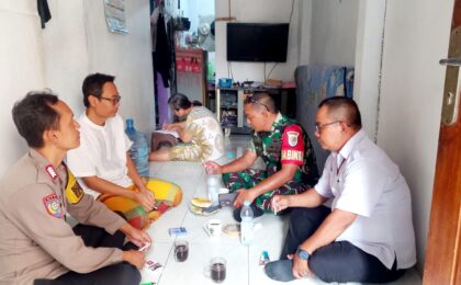 Jaga Jakarta On The Spot, Sinergitas TNI - POLRI Bhabinkamtibmas Bintarajaya Bersama Babinsa Sambangi Warga