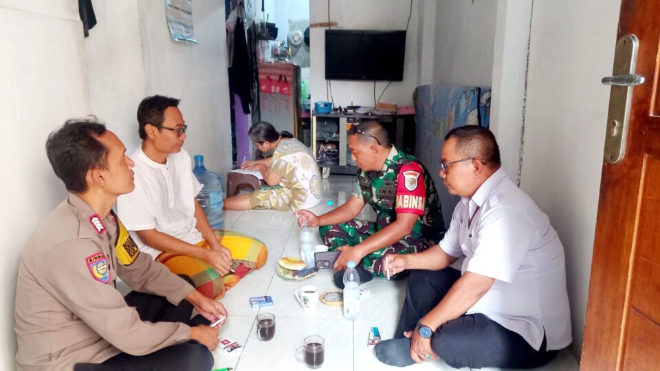 Jaga Jakarta On The Spot, Sinergitas TNI - POLRI Bhabinkamtibmas Bintarajaya Bersama Babinsa Sambangi Warga