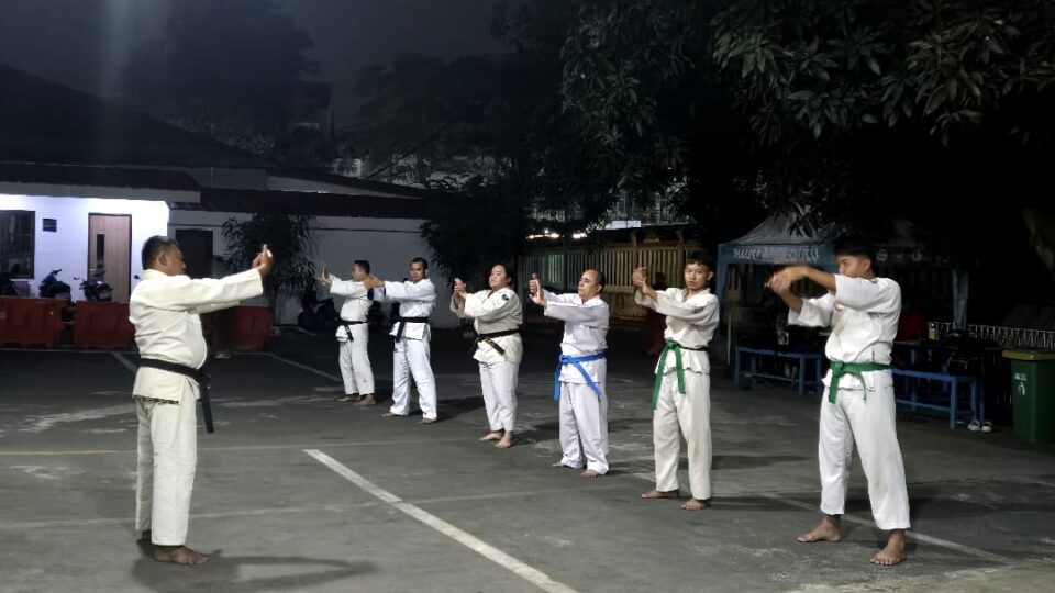 Wujudkan Impian, Kapolsek Bekasi Selatan Buka Latihan Jiu-Jitsu Gratis Untuk Masyarakat