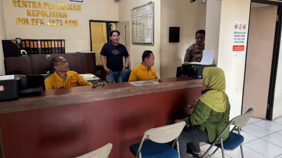 KEGIATAN PELAYANAN MASYARAKAT 24 JAM OLEH SENTRA PELAYANAN KEPOLISIAN SEKTOR JATIASIH