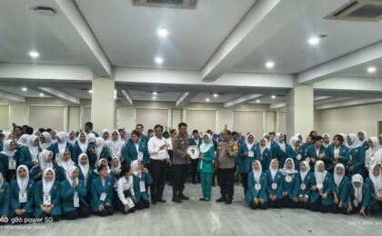 Polsek Rawalumbu Sosialisasikan Pencegahan Kekerasan di STIKES Mitra Keluarga