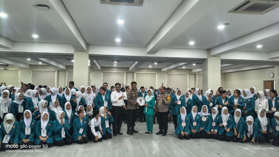 Polsek Rawalumbu Sosialisasikan Pencegahan Kekerasan di STIKES Mitra Keluarga
