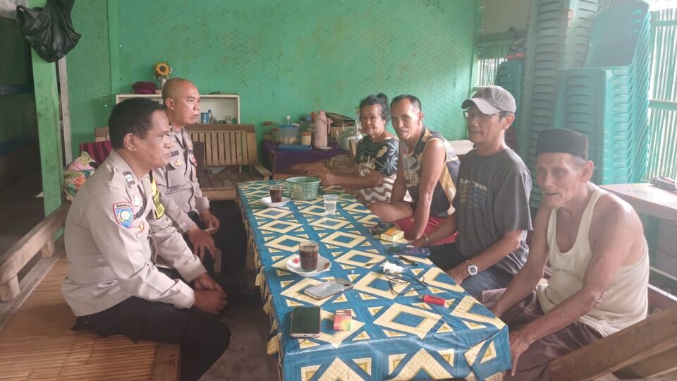 Kapolsek Jatisampurna Ajak Warga Aktifkan Siskamling di Jl. Raya Attqwa