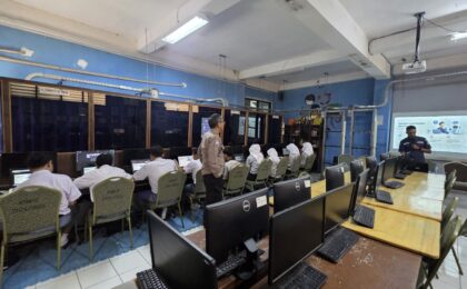Polsek Bekasi Barat Sosialisasikan Pemanfaatan Artificial Intelligence kepada Pelajar SMKN 1 Kota Bekasi