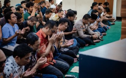 Polda Metro Jaya Gelar Doa Bersama untuk Jurnalis dan Awak Kapal yang Hilang di Selat Sunda