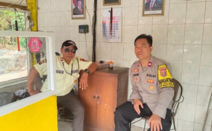 Sambang Warga Blok Soka Merah, Bhabinkamtibmas Kotabaru Sosialisasikan Pencegahan Tawuran dan Narkoba