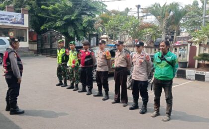 Perkuat Sinergitas Kewilayahan, Polsek Bantargebang dan TNI Gelar Patroli Gabungan