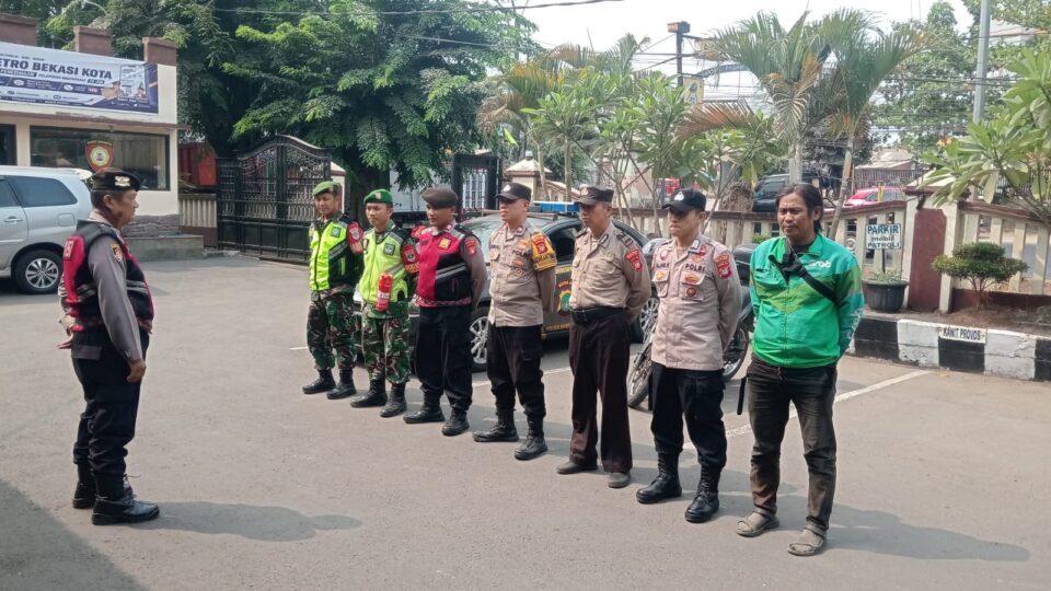 Perkuat Sinergitas Kewilayahan, Polsek Bantargebang dan TNI Gelar Patroli Gabungan