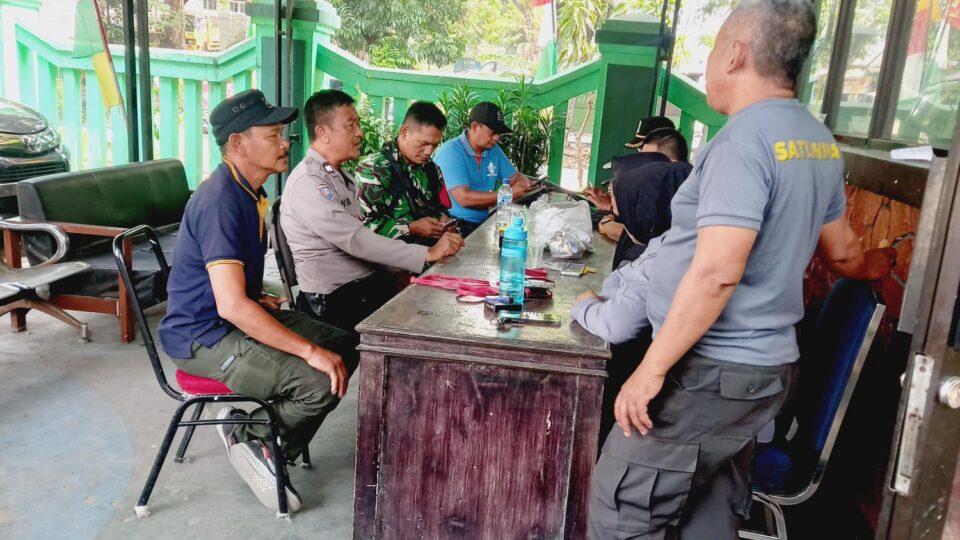 POLISI MENYAPA, WARGA BOJONG RAWALUMBU BERSINERGI JAGA KAMTIBMAS
