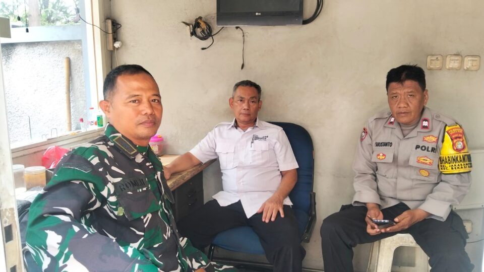 Sinergitas TNI-Polri Sambangi Keamanan Wilayah Jakasampurna