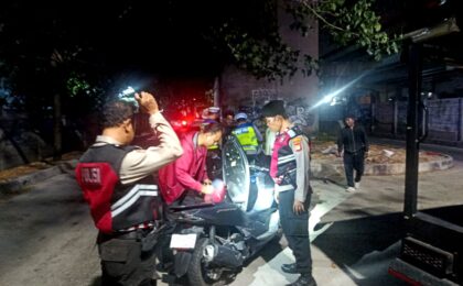 Cegah Kejahatan Jalanan, Polsek Bekasi Selatan Gelar Razia Stasioner di Titik Rawan