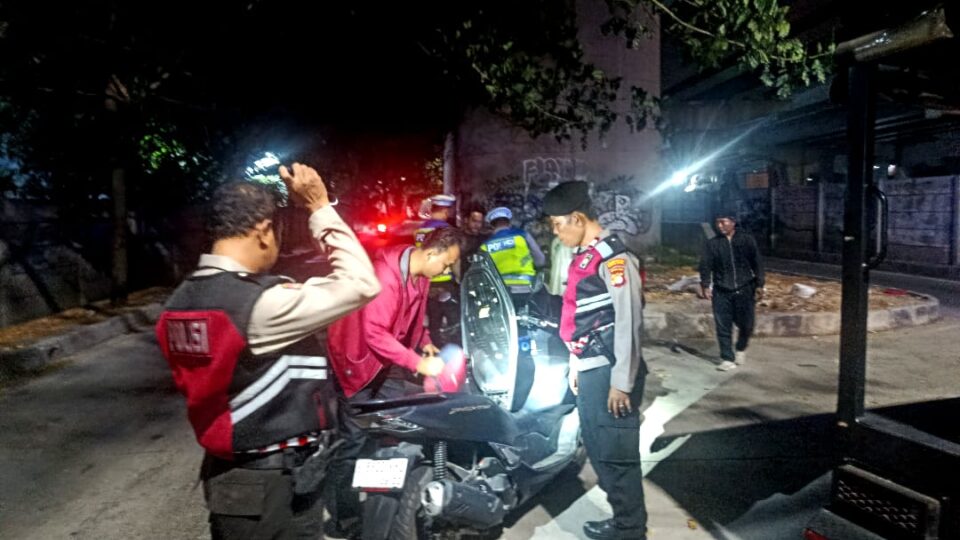 Cegah Kejahatan Jalanan, Polsek Bekasi Selatan Gelar Razia Stasioner di Titik Rawan
