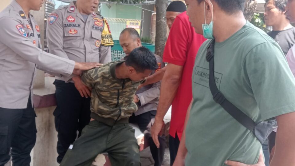 Wujud Kepedulian Kemanusiaan, Polsek Bantargebang Evakuasi Pasien ODGJ ke Rumah Sakit
