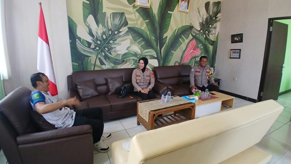 Resmi Menjabat, Kapolsek Jatiasih AKP Rusnawati Jalin Sinergitas dengan Lurah Jatiasih