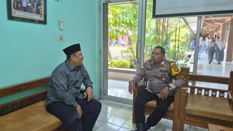 Polsek Pondok Gede Sambangi SMAN 5 Bekasi, Sosialisasikan Cegah Tawuran dan Aksi Unjuk Rasa