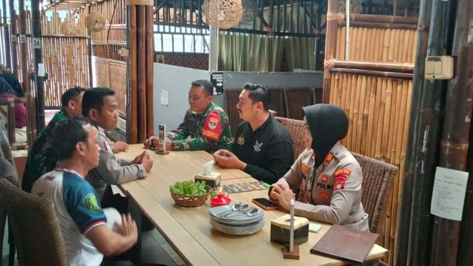 Perkokoh Soliditas Tiga Pilar Jatiasih, Kapolsek AKP Rusnawati Gelar Silaturahmi di Saung Gandasari