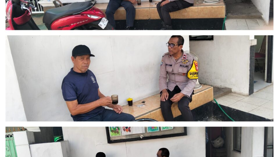 Sambang Pos Security Perumahan Pondok Cemara, Bhabinkamtibmas Jatiwarna Pesankan Pengawasan Rumsong