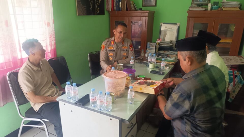 Perkuat Silaturahmi Tokoh Agama Jakasampurna, Kapolsek Bekasi Barat Ajak Bersama Cegah Tawuran dan Narkoba