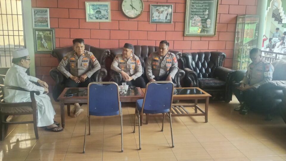 Mantapkan Sinergitas Ulama-Umbara, Kapolsek Pondok Gede Silaturahmi ke Ketua MUI Pondok Melati