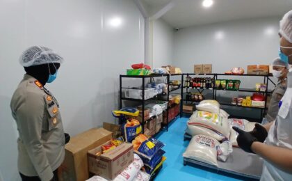 Dukung Program MBG, Kapolsek Jatiasih Tinjau Satuan Pelayanan Pemenuhan Gizi Birolog Polda Metro Jaya