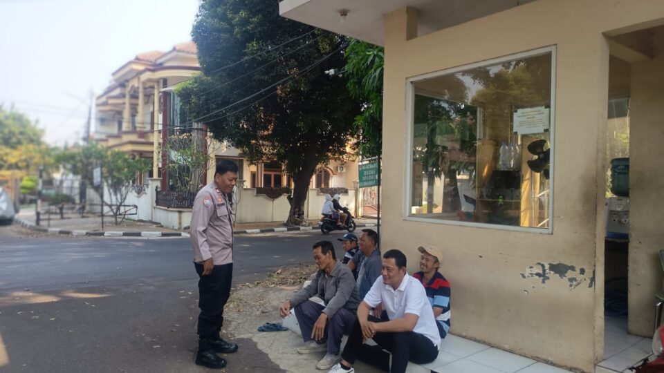 BHABINKAMTIBMAS JAKASAMPURNA GENCAR LAKUKAN SAMBANG WARGA UNTUK CEGAH GANGGUAN KAMTIBMAS