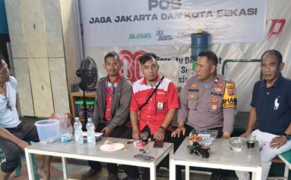 Bhabinkamtibmas Cimuning Kunjungi Pos Jaga Jakarta dan Sampaikan Imbauan Kamtibmas