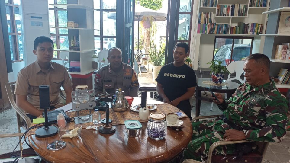 Bhabinkamtibmas Jaticempaka Sambang dan Monitoring Kantor SPPG Cening Ati