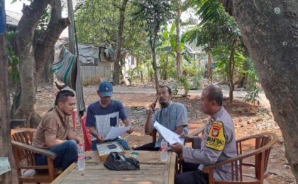 Polsek Jatiasih Sosialisasikan Maklumat Kapolres kepada Warga Jatimekar