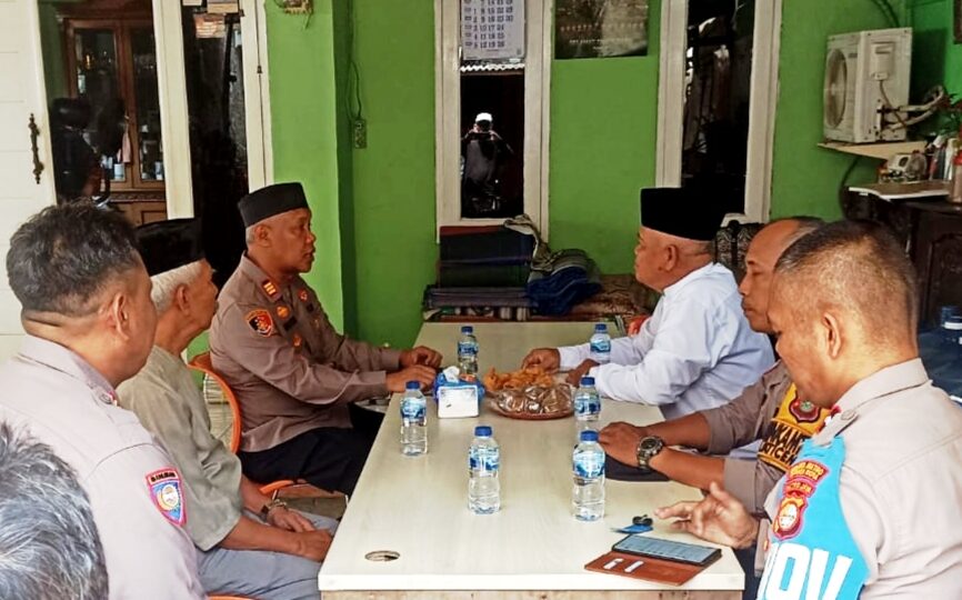 Kapolsek Pondok Gede Sambangi RW 04 Jaticempaka, Perkuat Sinergi Cegah Tawuran Remaja