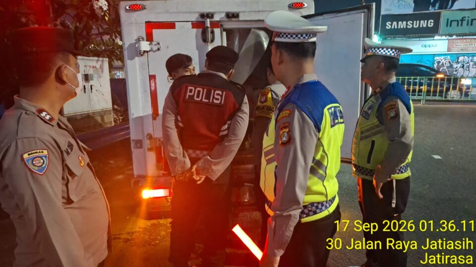 POLSEK JATIASIH RUTIN GELAR RAZIA STASIONER DAN PATROLI WILAYAH, CEGAH GANGGUAN KAMTIBMAS SECARA KESELURUHAN TERUTAMA KEJAHATAN JALANAN PADA MALAM.HINGGA PAGI HARI