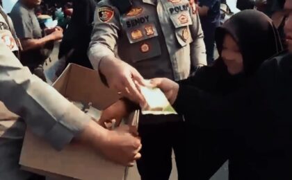 Di Tengah Aksi DPR, Polisi Kedepankan Pelayanan dan Pendekatan Humanis