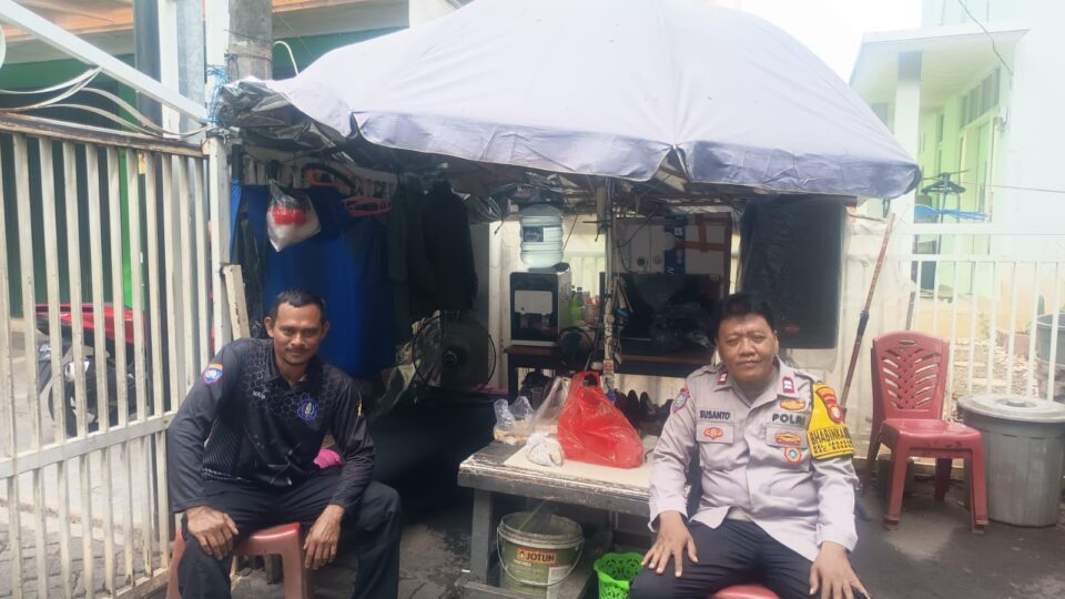 Bhabinkamtibmas Jakasampurna Sambang Pos Keamanan Pajar Baru