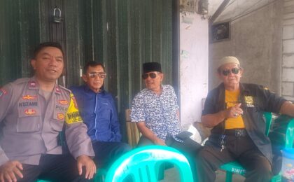 Bhabinkamtibmas Kotabaru Takziah Orang Tua Anggota Pokdarkamtibmas