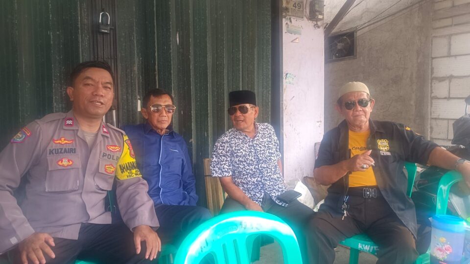 Bhabinkamtibmas Kotabaru Takziah Orang Tua Anggota Pokdarkamtibmas