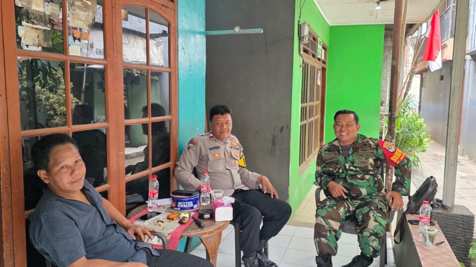 Sinergitas TNI-Polri melalui Sambang dan DDS dalam Menjaga Kamtibmas di Wilayah Jakasampurna