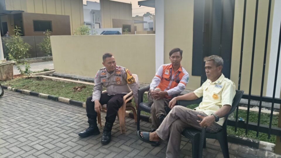 Bhabinkamtibmas Laksanakan Kunjungan dan Monitoring Kamtibmas di Cimuning