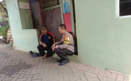 Bhabinkamtibmas Sambang Warga dan Sampaikan Imbauan Kamtibmas di Sumurbatu