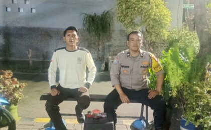 Bhabinkamtibmas Bekasi Jaya Sambang Pos Kamling di Perum Irigasi Danita